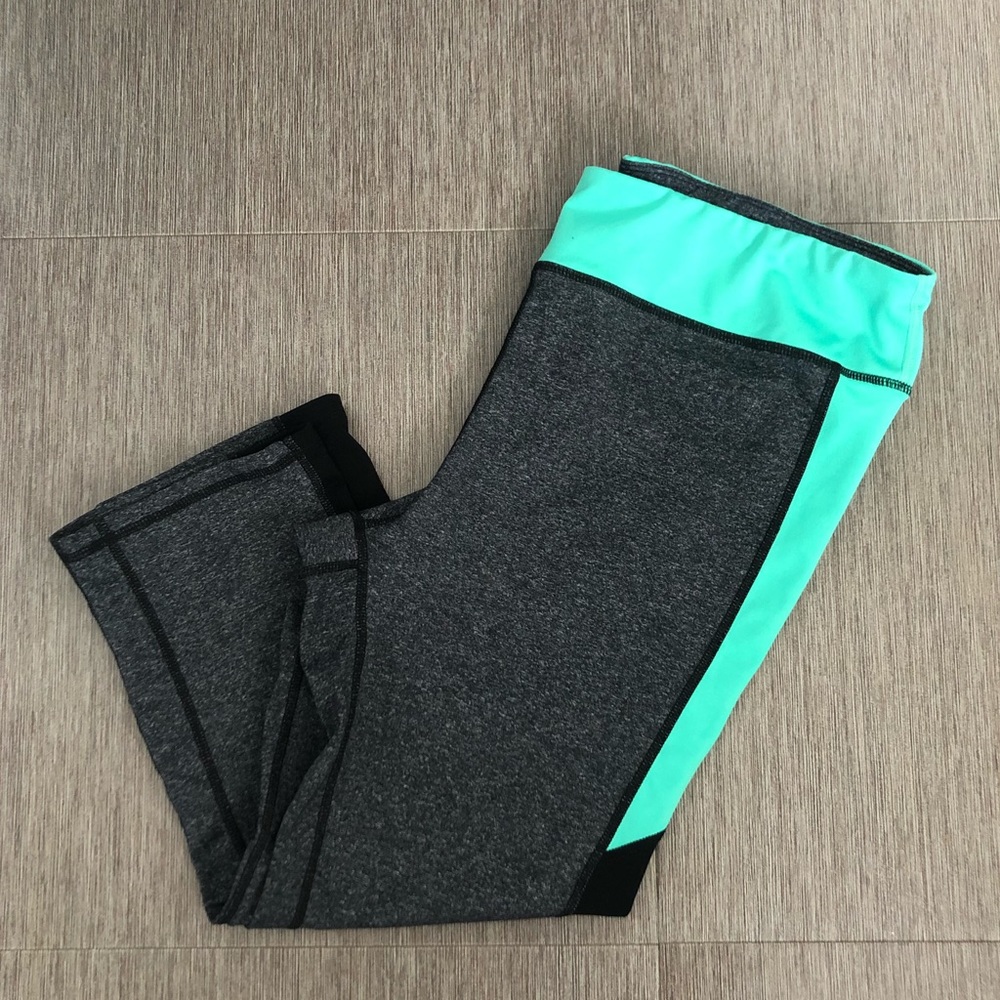 GapFit | Colour blocked capris 🧘‍♀️ - Picture 4 of 4